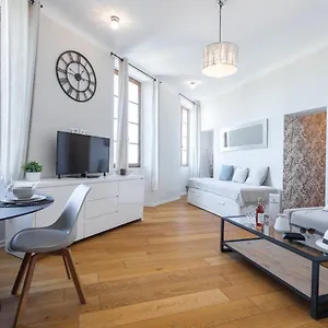  Apartment Gorgeous 1 Bdr With Gardens View In The Old Town